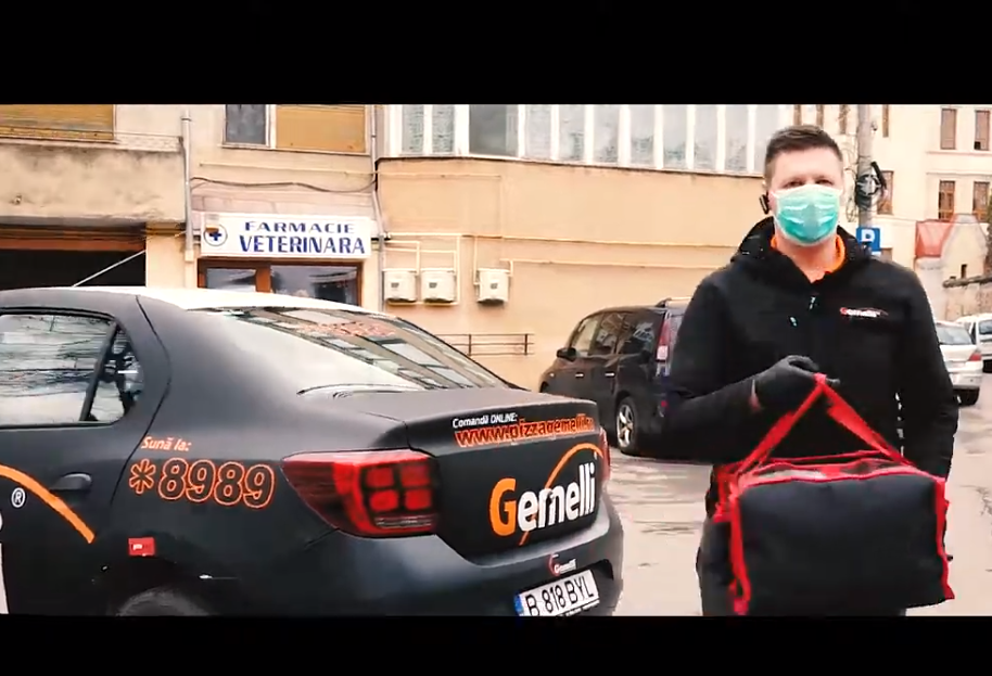 VIDEO. Pizzeria din Satu Mare care face livrări cu protecție. Măști și mănuși
