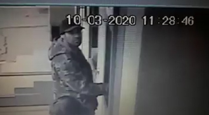 VIDEO. Individ acuzat că a luat banii altei persoane din bancomat, la Carei