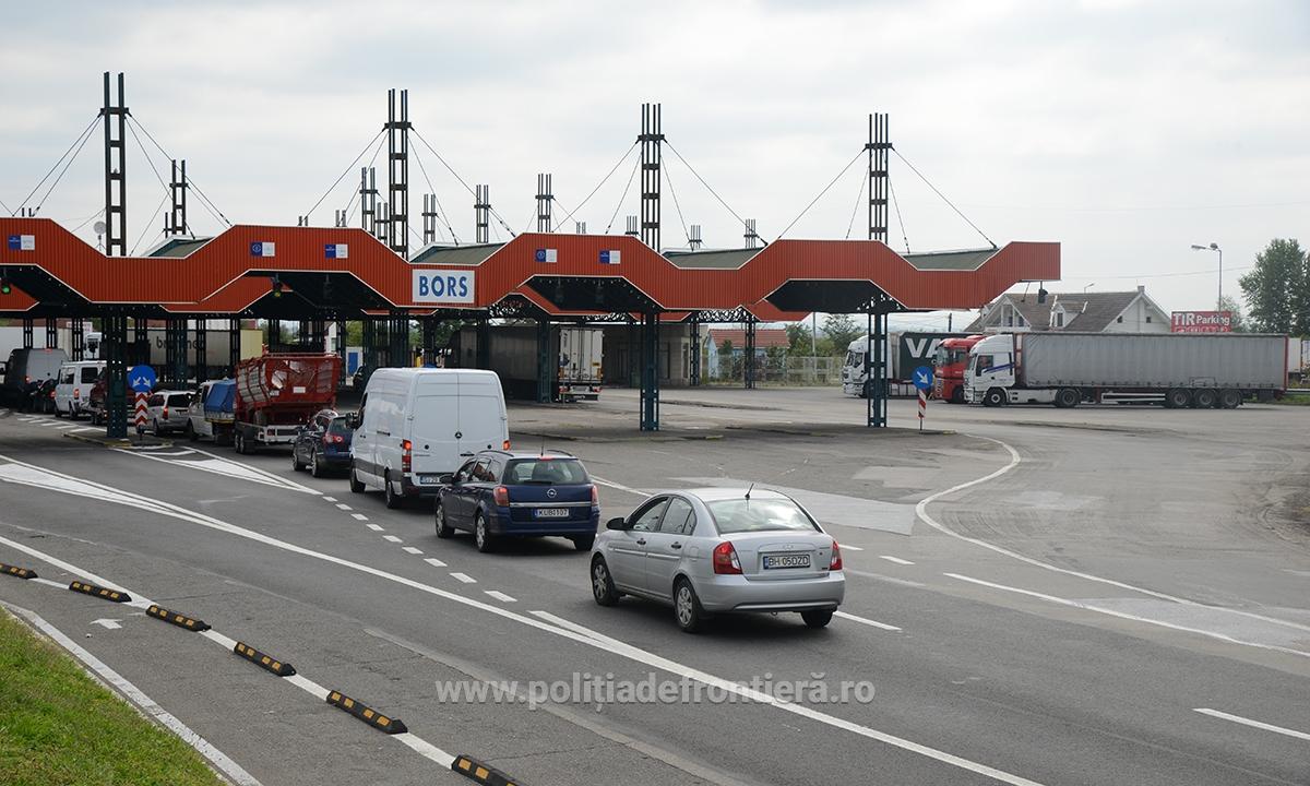 Șpaga încă funcționează la frontieră. Polițiști reținuți, acuzați că au scăpat români de carantină
