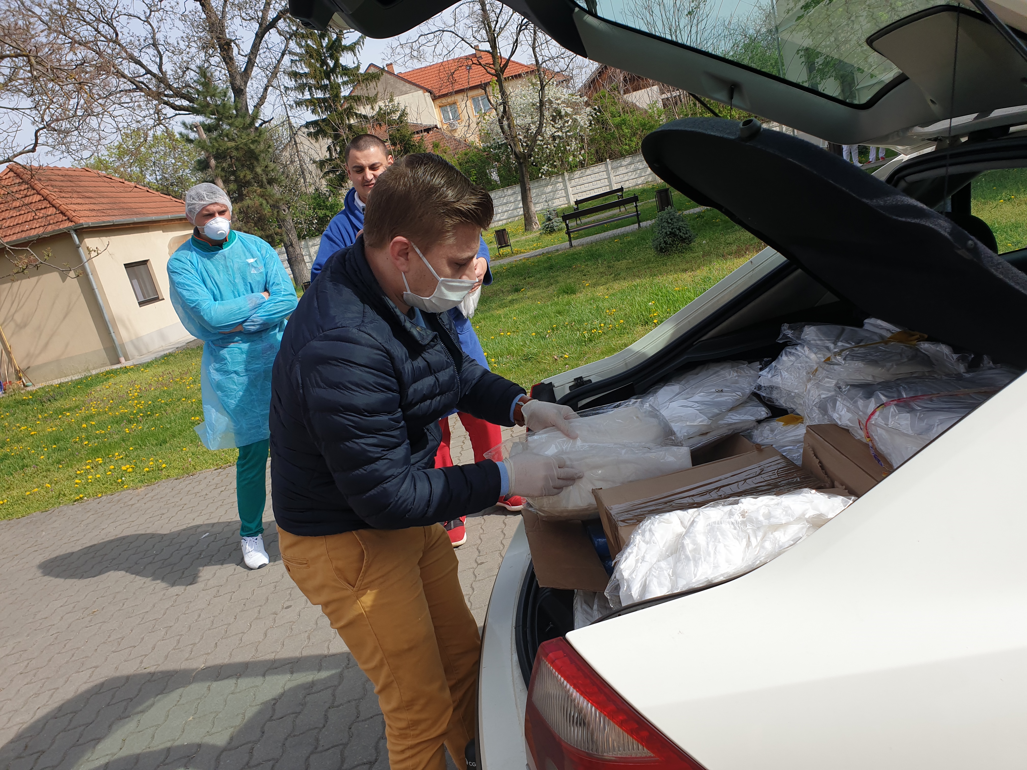 FOTO. Cel mai tânăr consilier județean a sunat adunarea: ”Alături de eroii din linia 1”