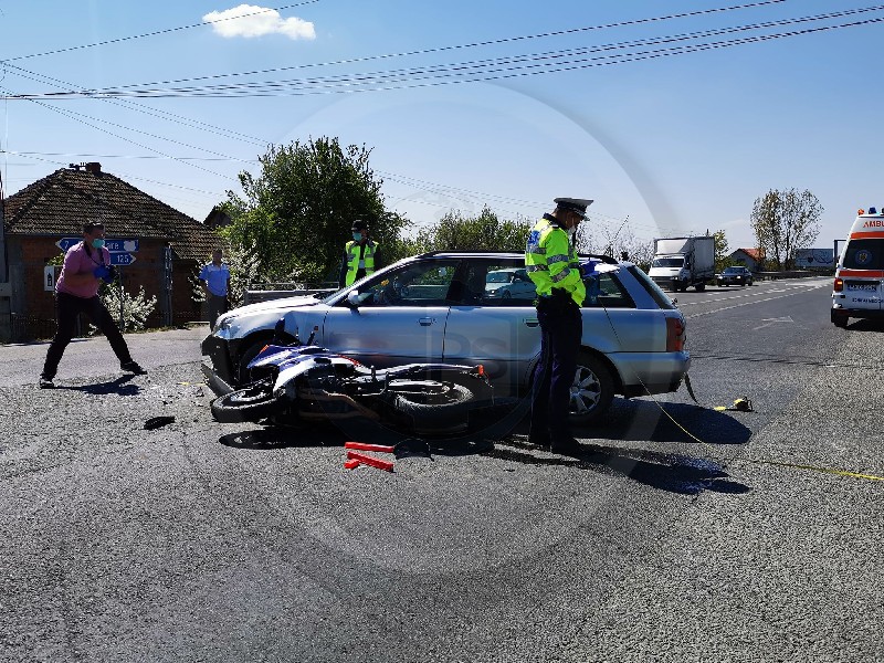 FOTOGALERIE. Accident grav pe DN19. Impact dur între un autoturism și o motocicletă