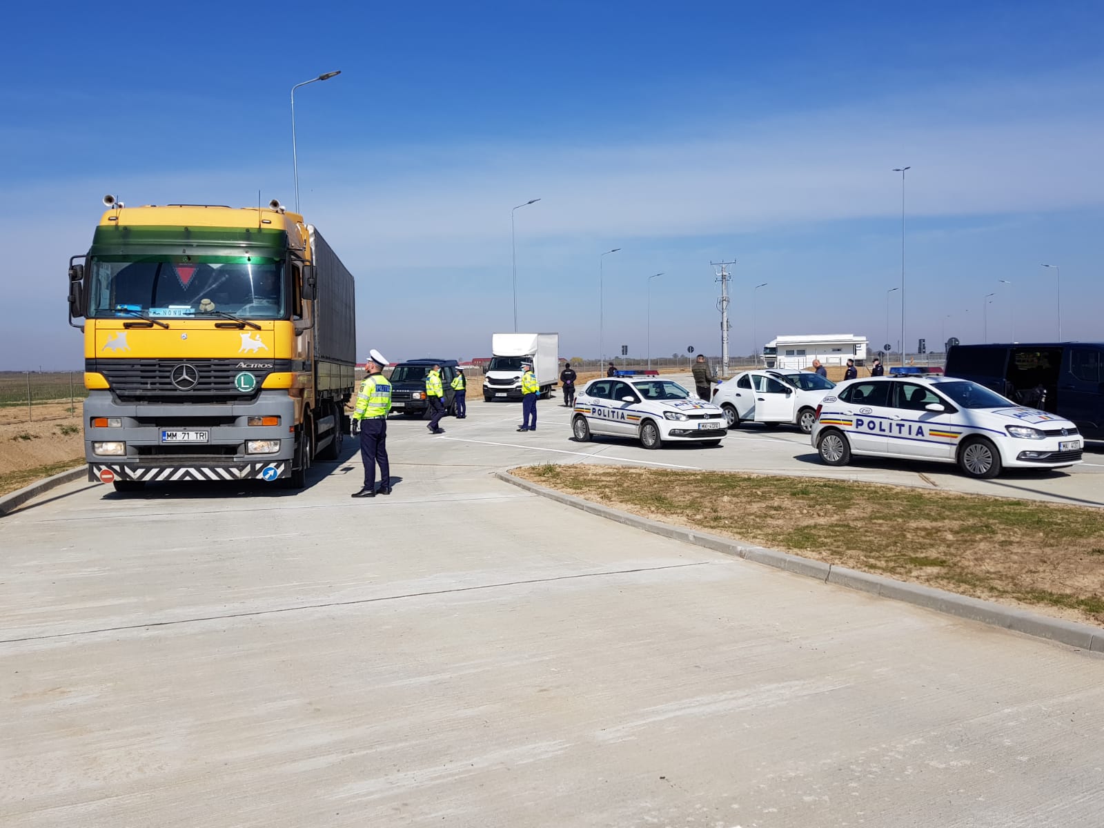 FOTO. Filtre ale polițiștilor sătmăreni pe drumurile naționale. Au fost aplicate sancțiuni