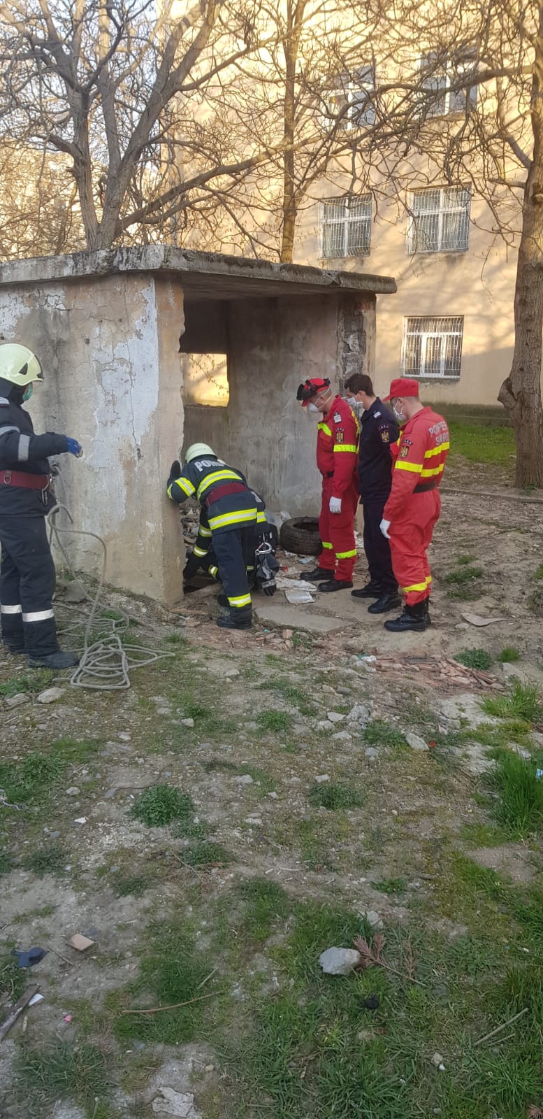 FOTO. Sătmărean salvat dintr-un canal, în Satu Mare. A căzut ”de două zile”