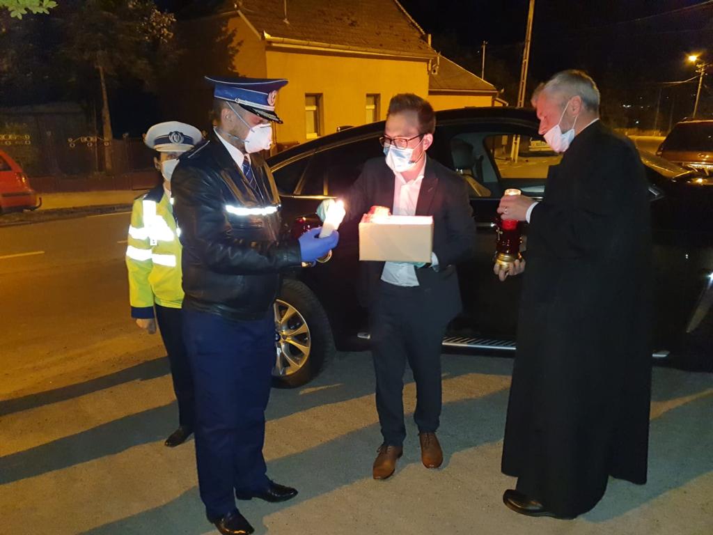 FOTO/VIDEO. Poliția a distribuit Lumina Sfântă în județul Satu Mare