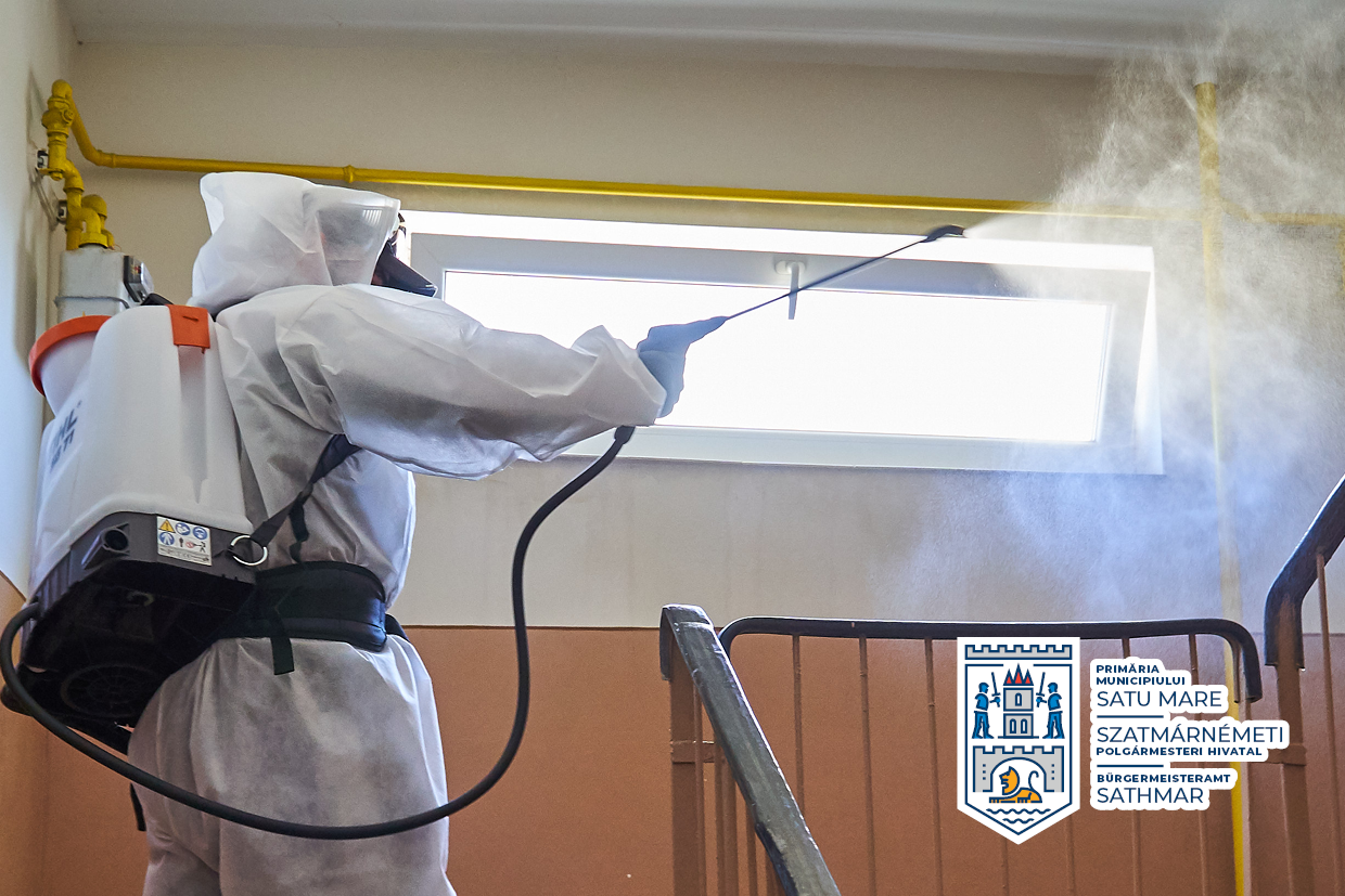 Dezinfectări anti-COVID în toate scările de bloc din Satu Mare. Unde vor începe lucrările
