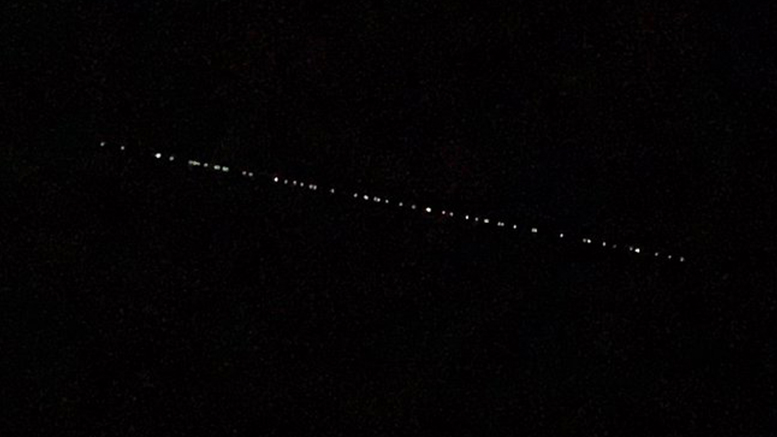 FOTO/VIDEO. Sateliţii Starlink, vizibili și pe cerul din vestul țării