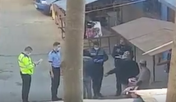 VIDEO. Intervenție a Poliției în Piața Someș. Mai mulți indivizi luați la întrebări