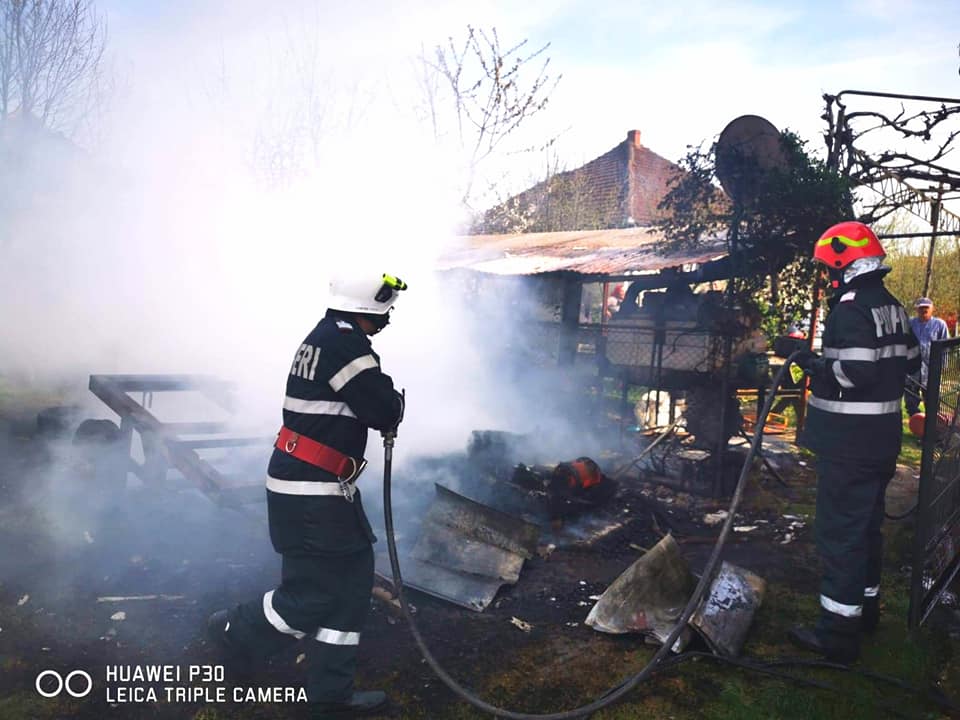 FOTO. O sătmăreancă a făcut pâine, dar a reușit să își dea și foc la imobil