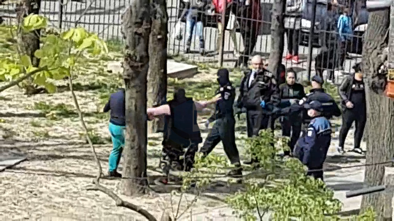 FOTO/VIDEO. Scandal uriaș, cu zeci de rromi, lângă Spitalul Județean Satu Mare