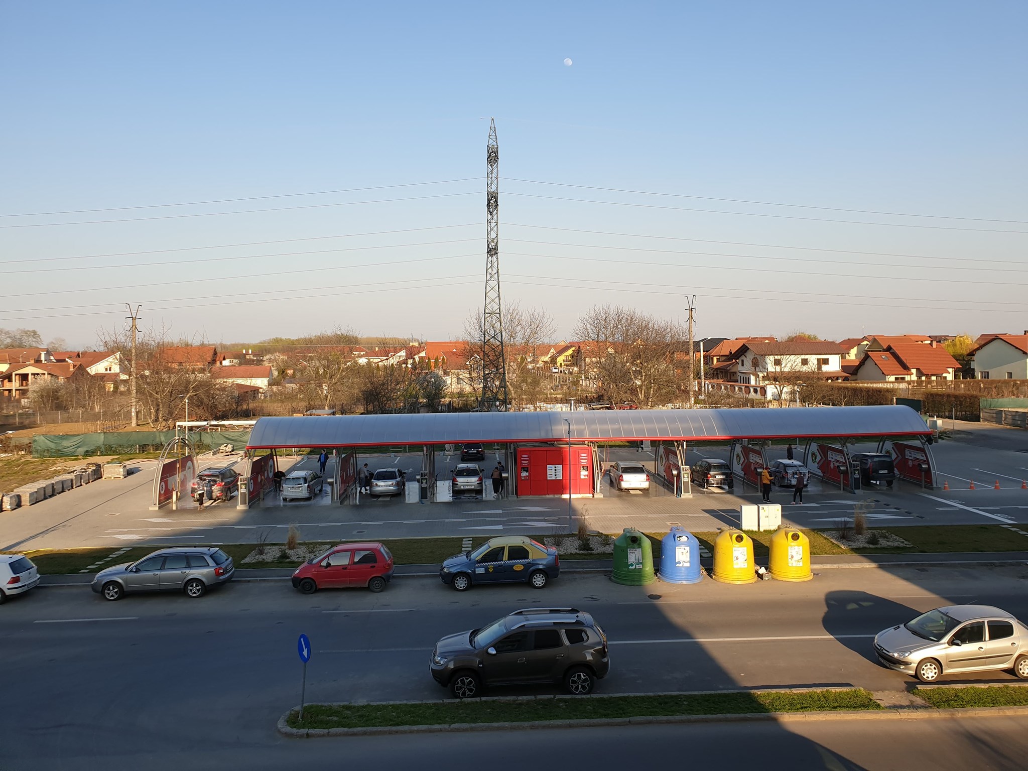 FOTO. Sătmărenii au primit liber să meargă cu mașinile la spălat. Oferte, din plin