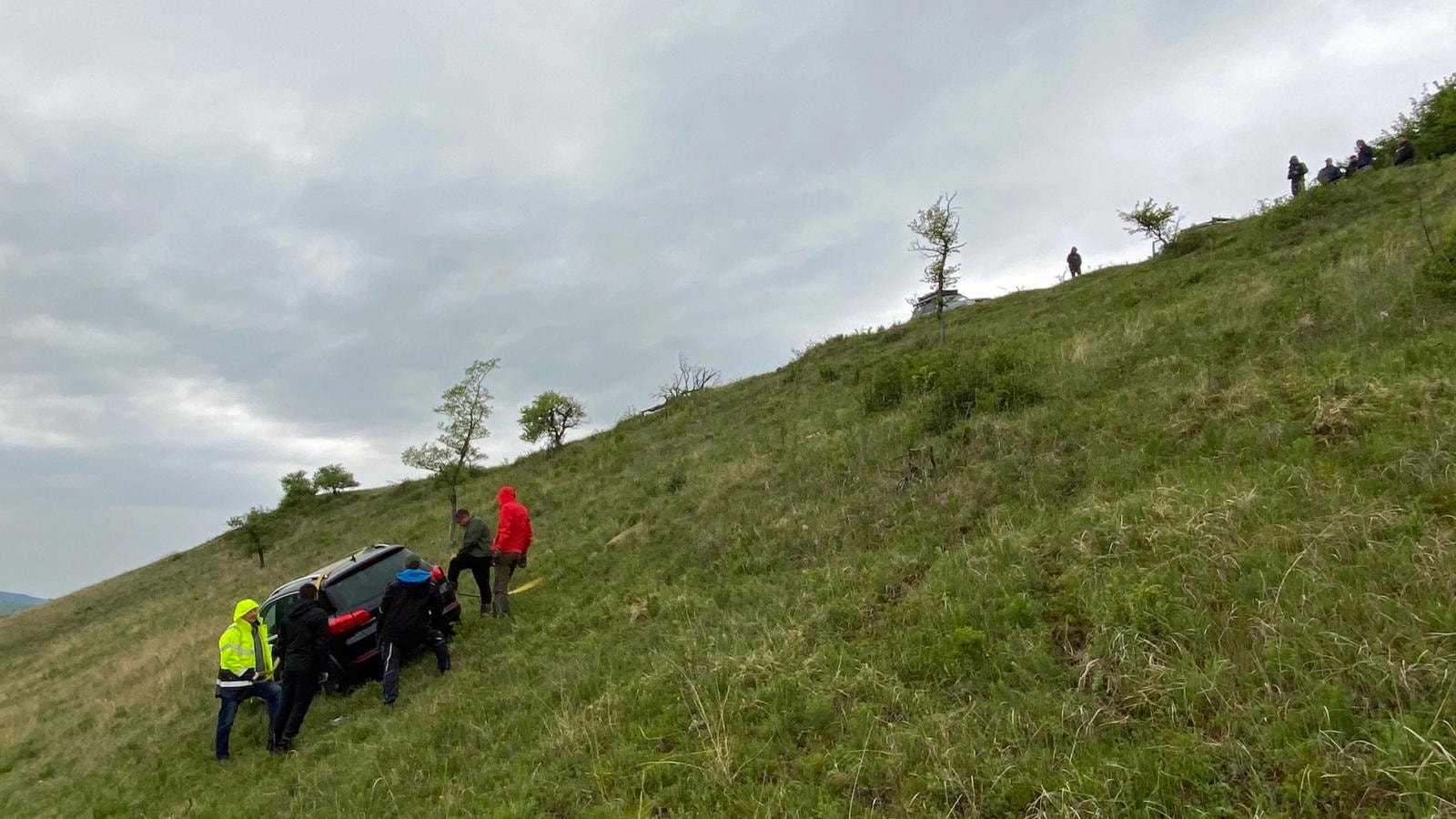 FOTO. Inconștiență! Incident periculos cu câțiva sătmăreni, cu o mașină închiriată