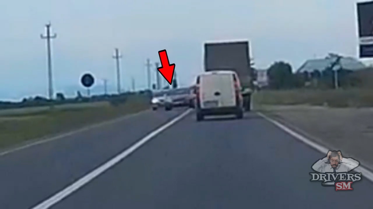 VIDEO. Accident frontal evitat în ultima clipă în județul Satu Mare!