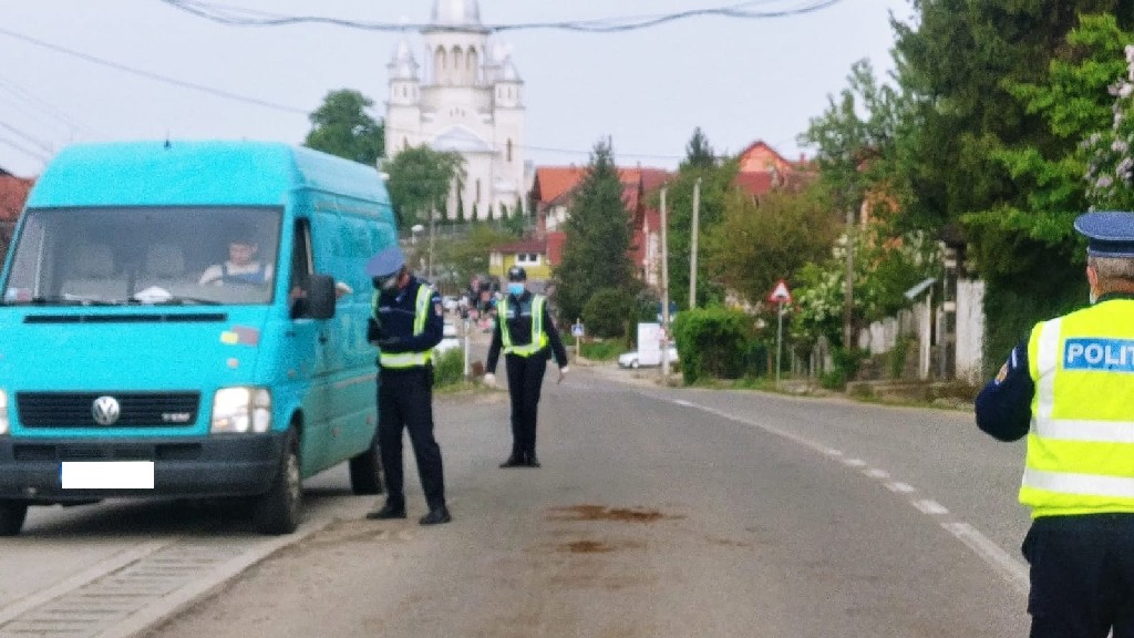 FOTOGALERIE. Filtre masive ale poliției în Țara Oașului. Zeci de amenzi, peste o sută de persoane verificate!