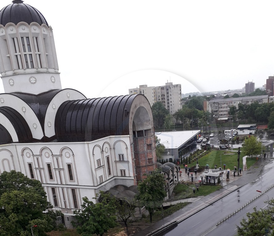 Combinații cu terenuri între Primăria Satu Mare și Biserica Ortodoxă. Gratuități pe bandă