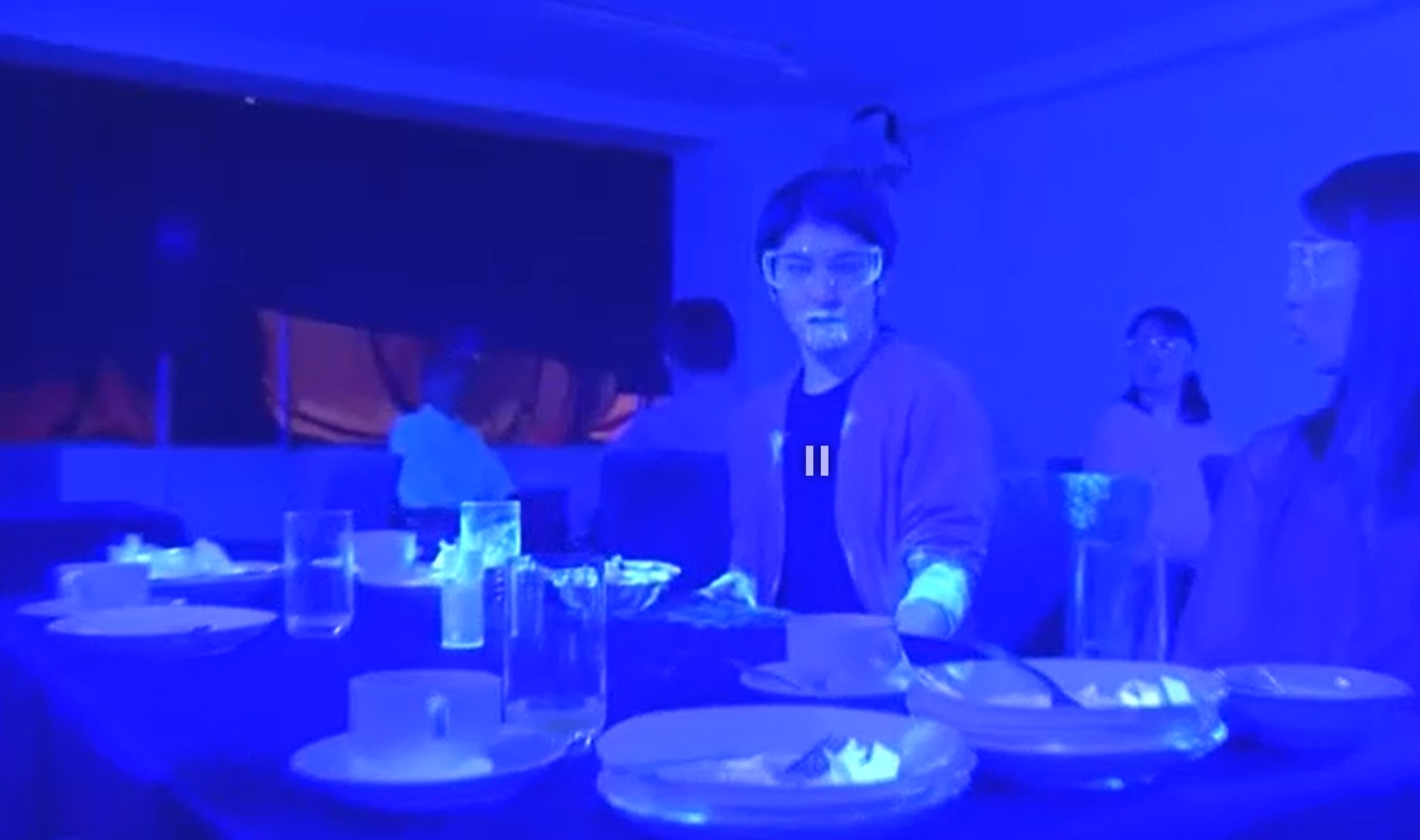 VIDEO. Un clip viral arată cât de repede se răspândește coronavirusul într-un restaurant