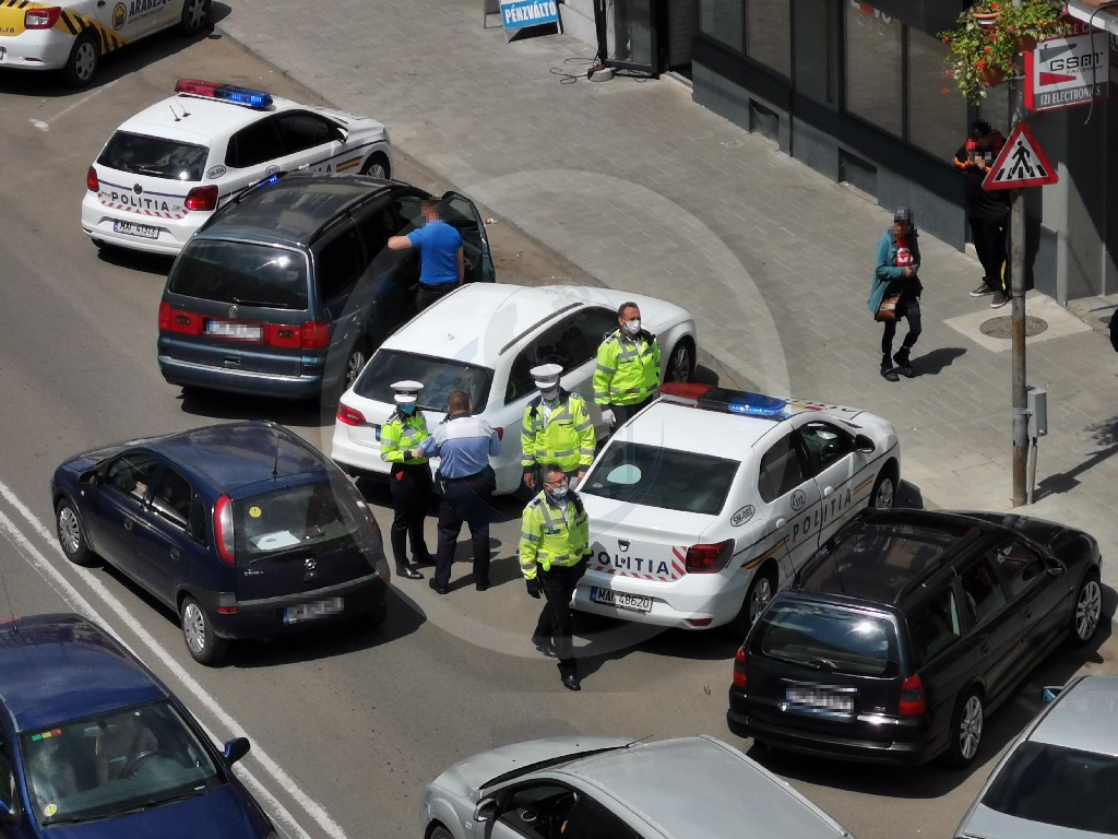 FOTOGALERIE. Neînțelegeri în trafic în plin centrul Sătmarului. A intervenit Poliția