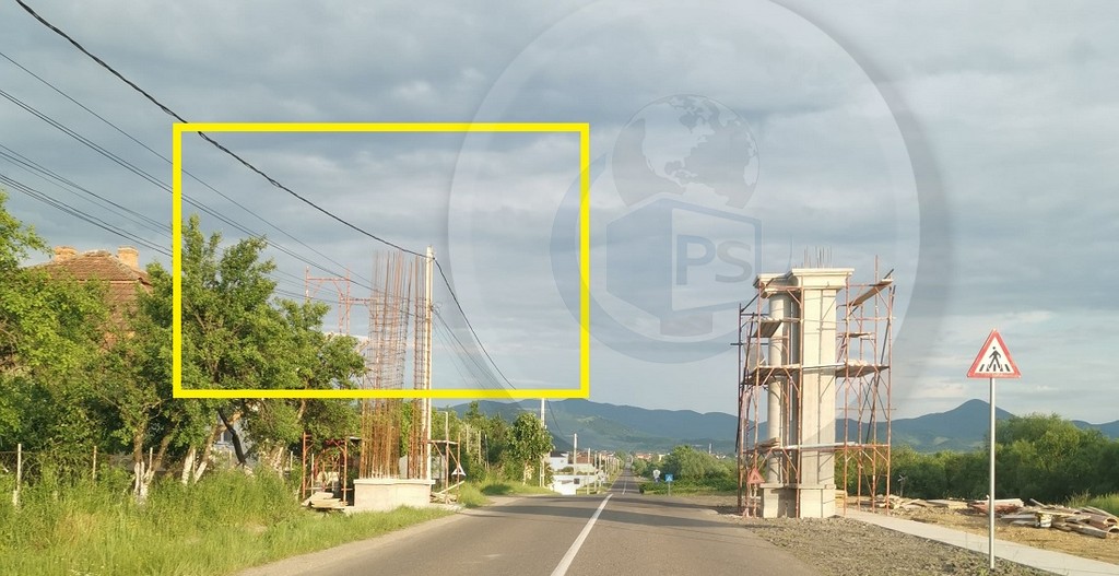 FOTO. Oașul minunilor. Construcție printre cablurile de curent electric