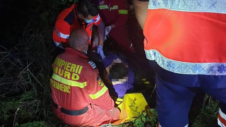 FOTO. Băut, fără permis și cu autoturismul furat. Tânărul din Maramureș, reținut după ce a ajuns cu mașina în șanț