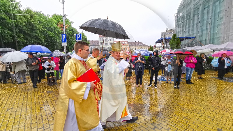 A lakosság több mint 90 százaléka vallásosnak tartja magát, csak nem jár túl sokszor templomba