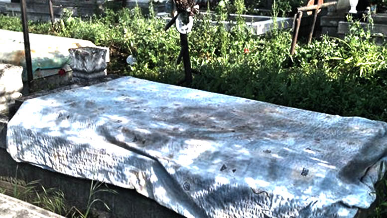 FOTO. Locatarii vii din cimitir. Apel către autorități și cetățeni: "Nu e moral, nu e decent sau uman"