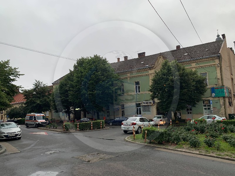 FOTO. Incident în centrul municipiului Satu Mare. Trei echipaje de poliție, la fața locului