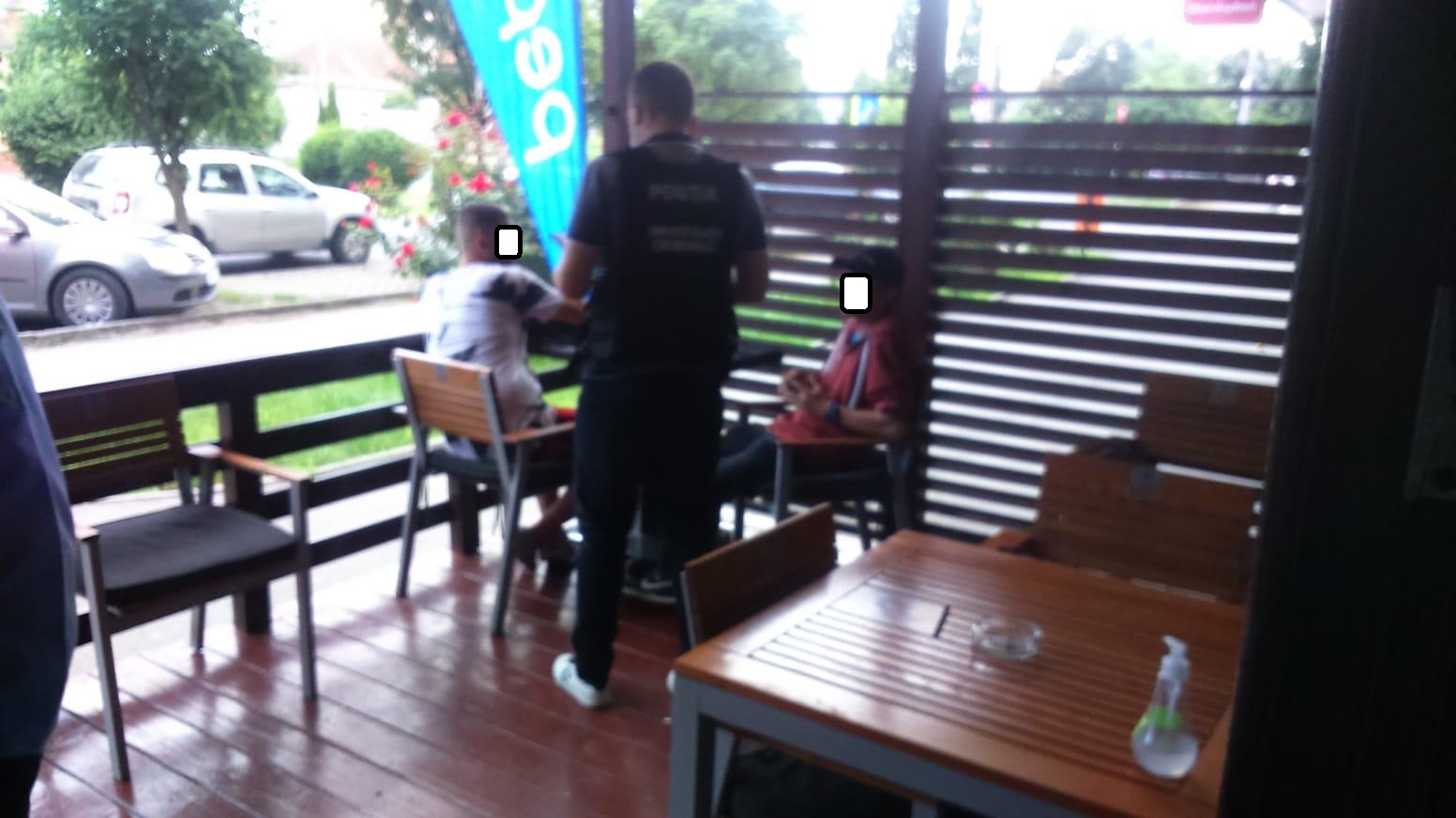 Se fură la terase! O sătmăreancă ”buzunărește” clienții unor localuri din Satu Mare