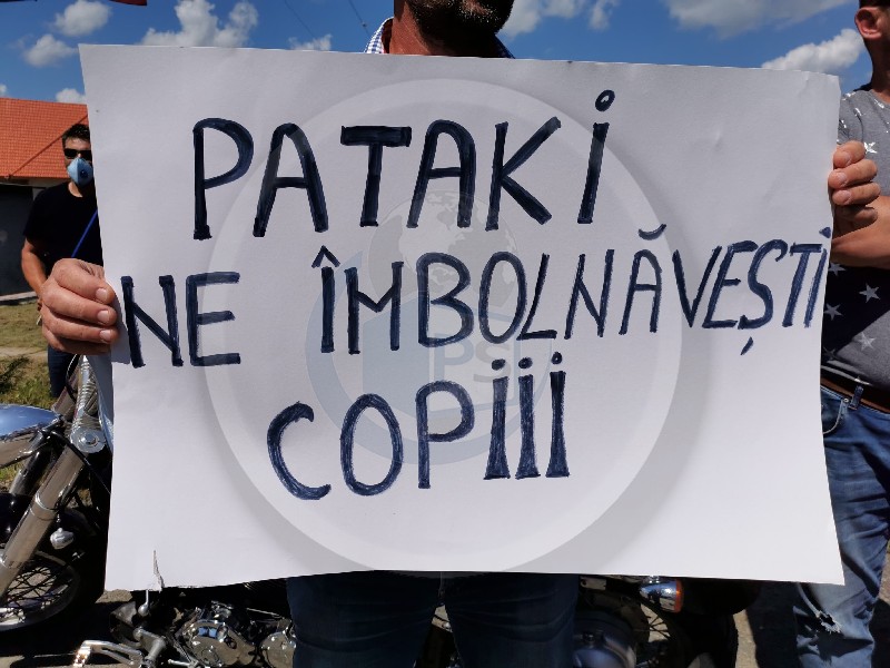 FOTO/VIDEO. Protestatarii, mesaj către conducerea CJ Satu Mare: "Intrăm peste ei"