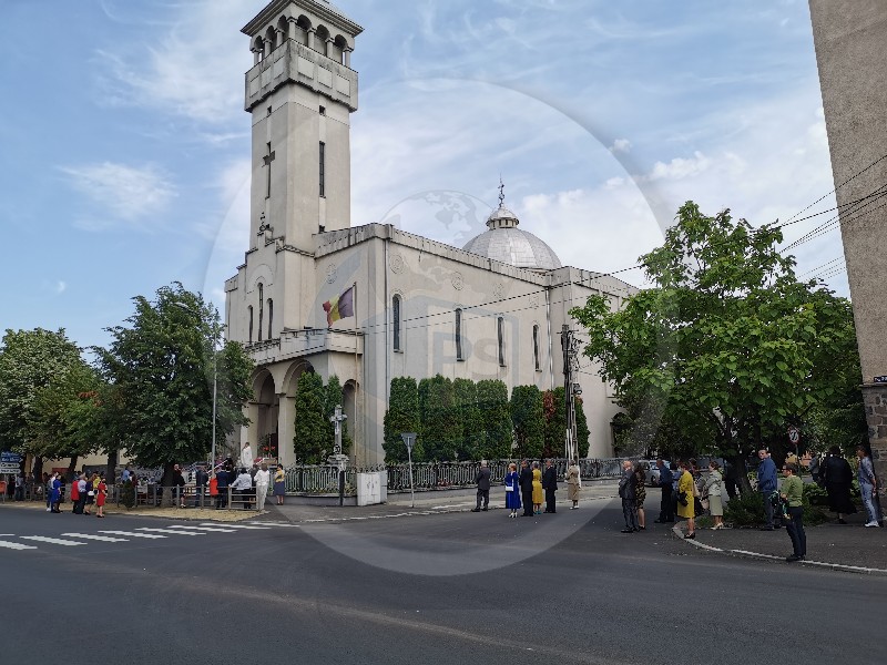 Scandal la Biserica Ortodoxă din Soarelui. Enoriașii nu vor antenă pe biserică, preoții da