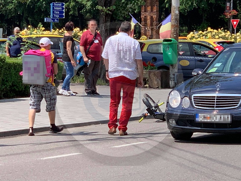 Baleset Szatmár központjában. Biciklist ütött el az autó