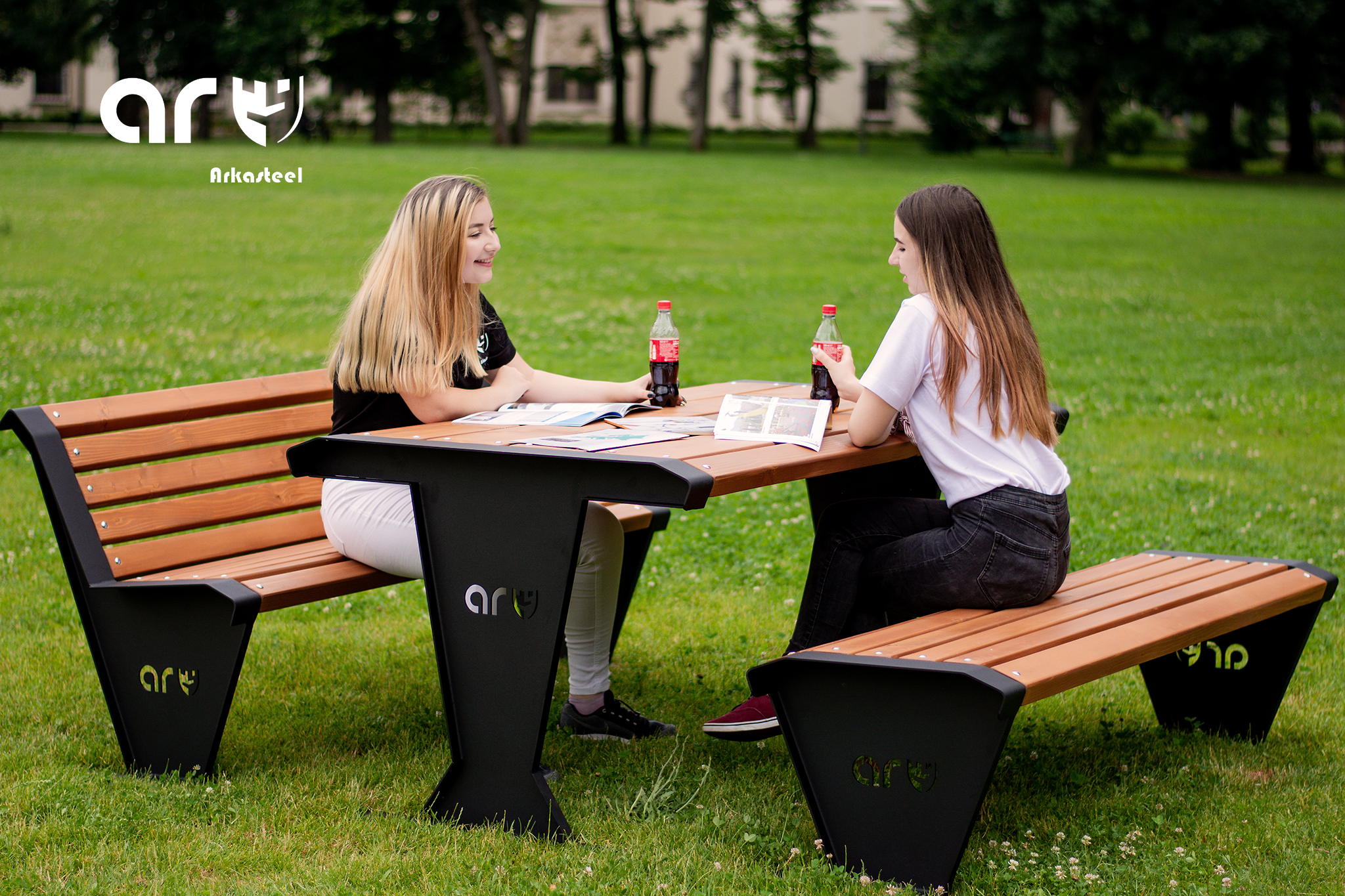 FOTO. Eleganță și stil prin ArkaSteel. Mobilierul de gradină la care ai visat poate fi acum al tău (P)