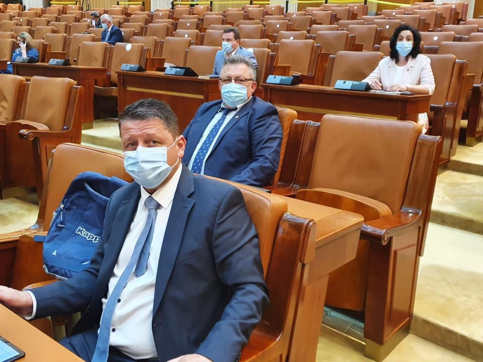 Succes al deputatului Nicoară: Condamnații definitiv pentru corupție rămân fără pensiile speciale