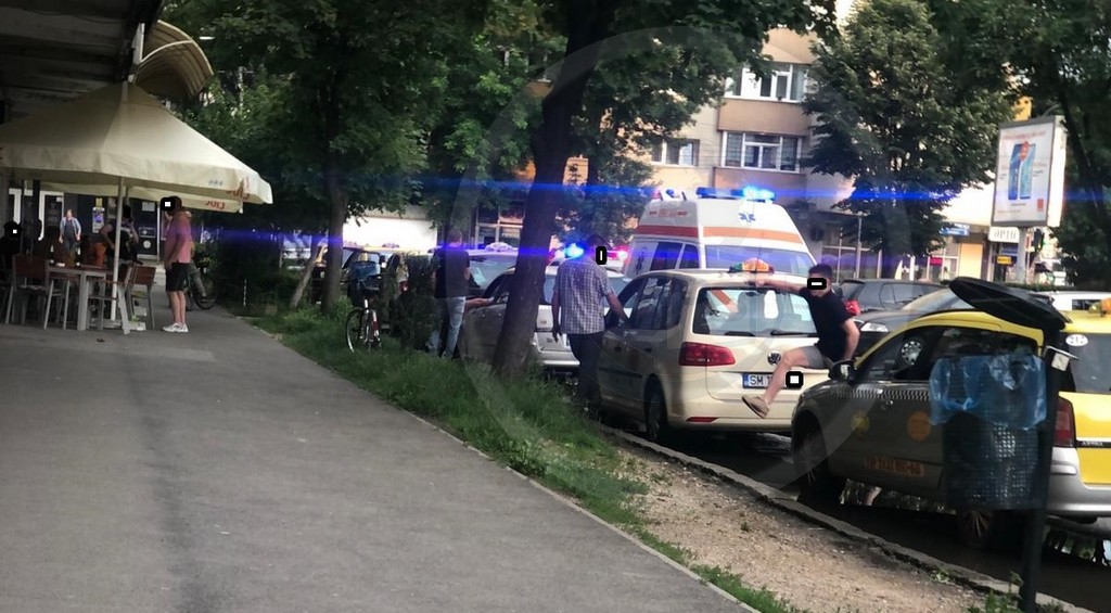 FOTO/VIDEO. Bătaie între fete la un bar din Satu Mare. Intervenție de amploare a Poliției și Jandarmeriei