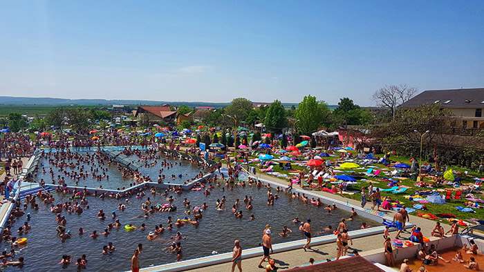 Asta da! 1 MAI la ștrandul din Tășnad! Surpriza pregătită de administratori