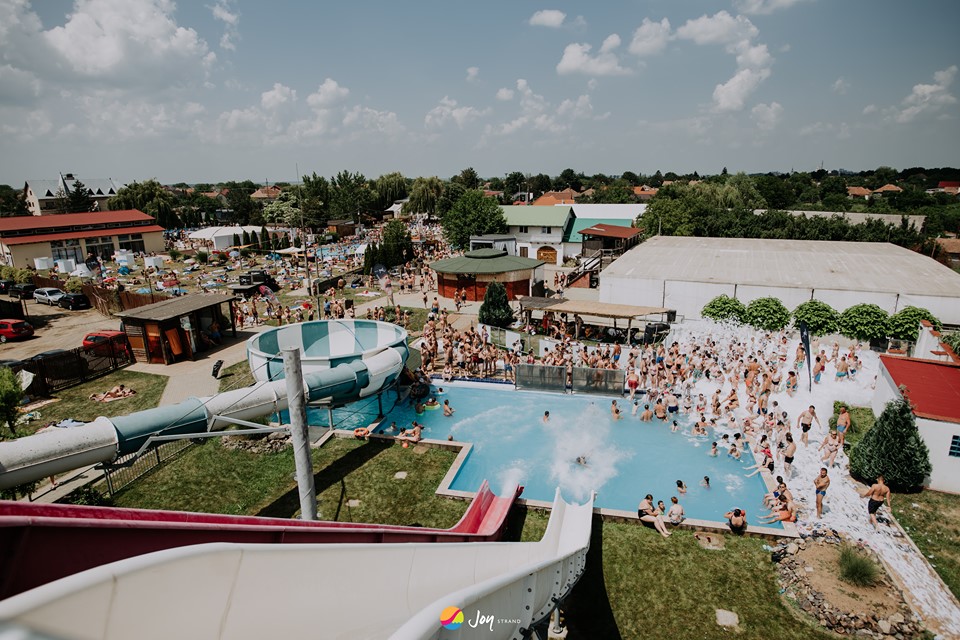 Se redeschide ștrandul din Carei! Piscine, tobogane uriașe și relaxare în mijlocul naturii