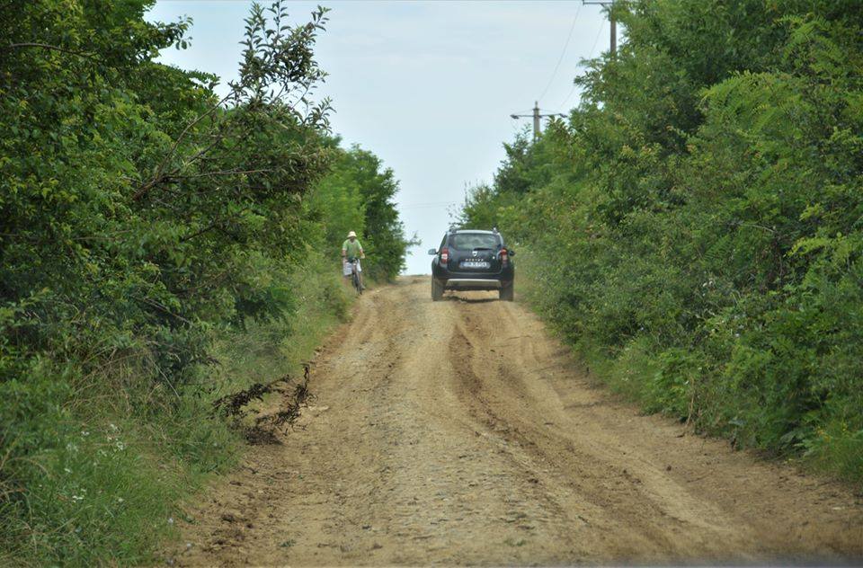 Földutakat aszfaltoznak le