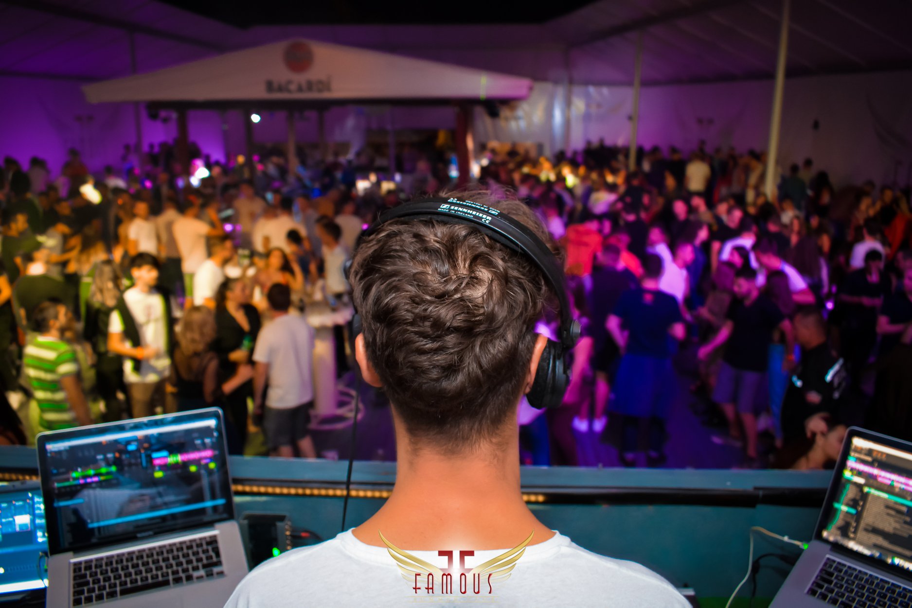 A bárok, kávézók, klubok és diszkók június elsejéig zárva maradnak