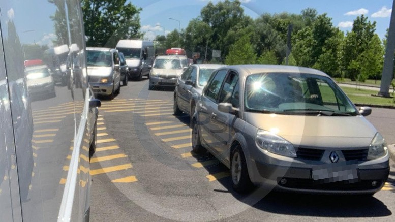 În lipsa autostrăzilor, pierdem vremea pe șosele. Viteza medie: 60 km/h. SM-Iași, în 9 ore!