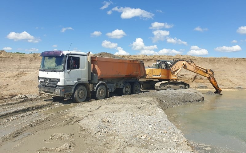 FOTO. Exploatări ilegale la unele balastiere! S-a lăsat cu dosare penale