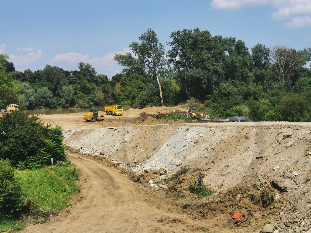 FOTO/VIDEO. Pod pe repede-înainte. Lucrări în ritm alert în zona ștrandului