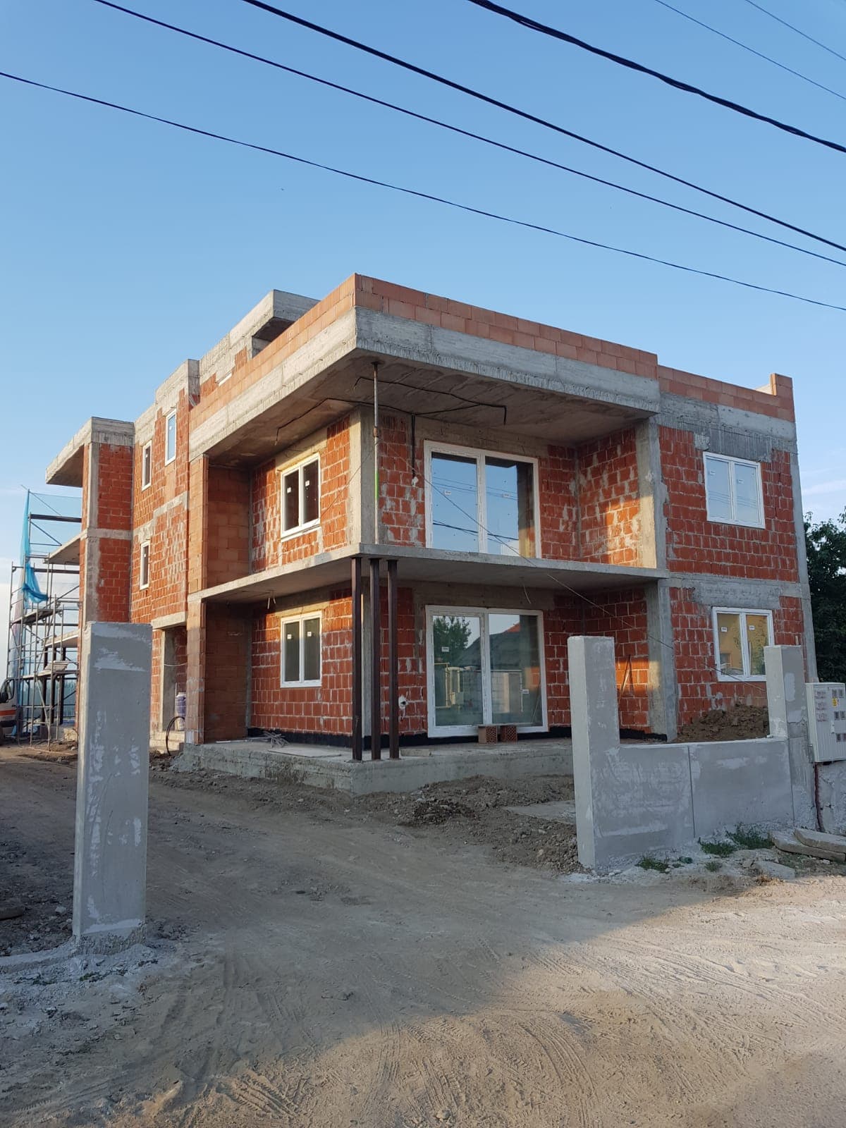 FOTO. Lezuhant a magasból. Tragikus munkabaleset történt Szatmárnémetiben