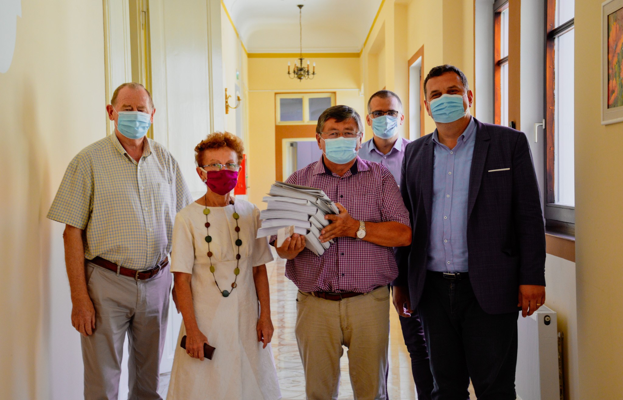 FOTO. Iktatta jelölését Kovács Jenő nagykárolyi polgármesterjelölt