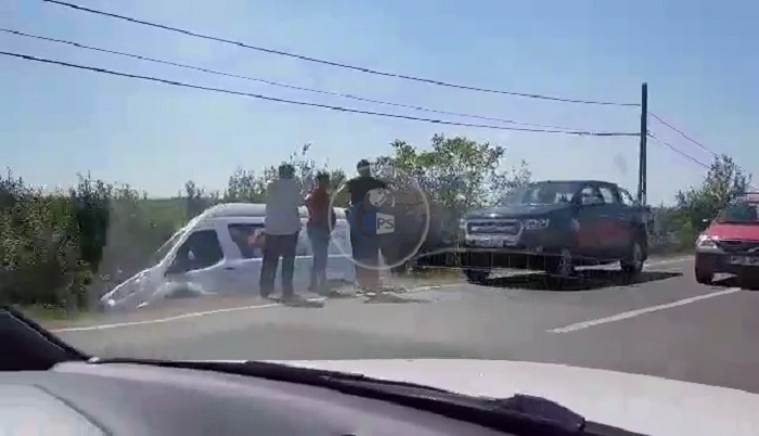 VIDEO. Accident pe DN19, în județul Satu Mare. O dubă a ajuns în șanț