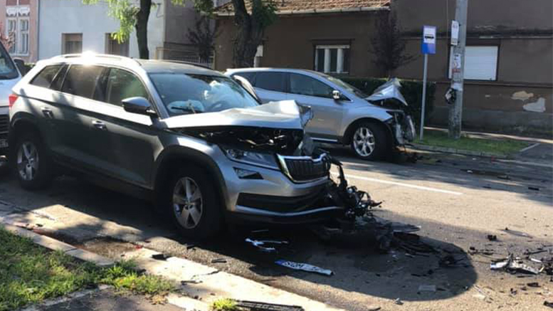 FOTO. Accident frontal, între două SUV-uri, provocat de o șoferiță, în municipiul Satu Mare