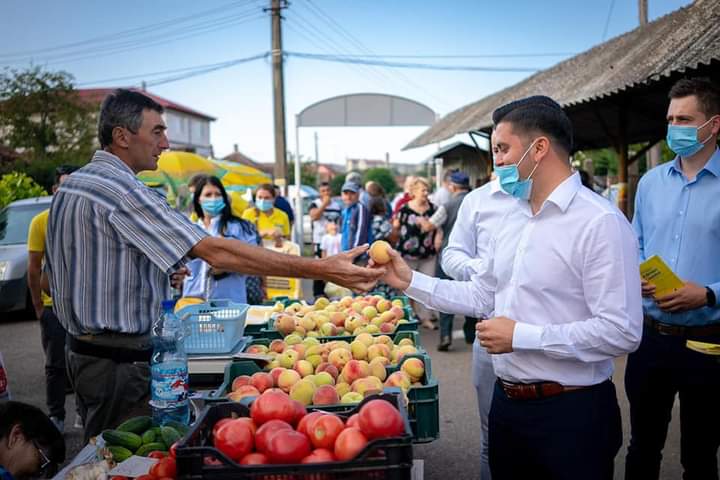FOTO. Adrian Cozma, candidatul care ia județul Satu Mare la pas. Vrea să cunoască toate problemele și să vină cu soluții