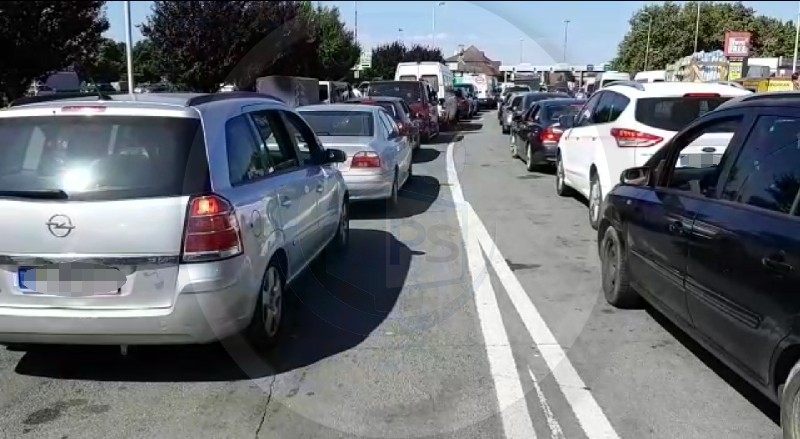 Sătmărenii plecați la muncă în străinătate se reîntorc în occident. Nebunie în vămile din județ