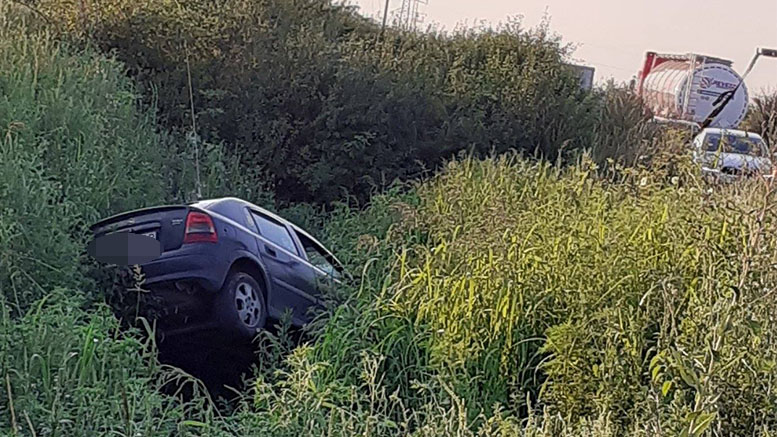 Accident în județul Satu Mare. Mașină răsturnată în șanț. Două persoane rănite