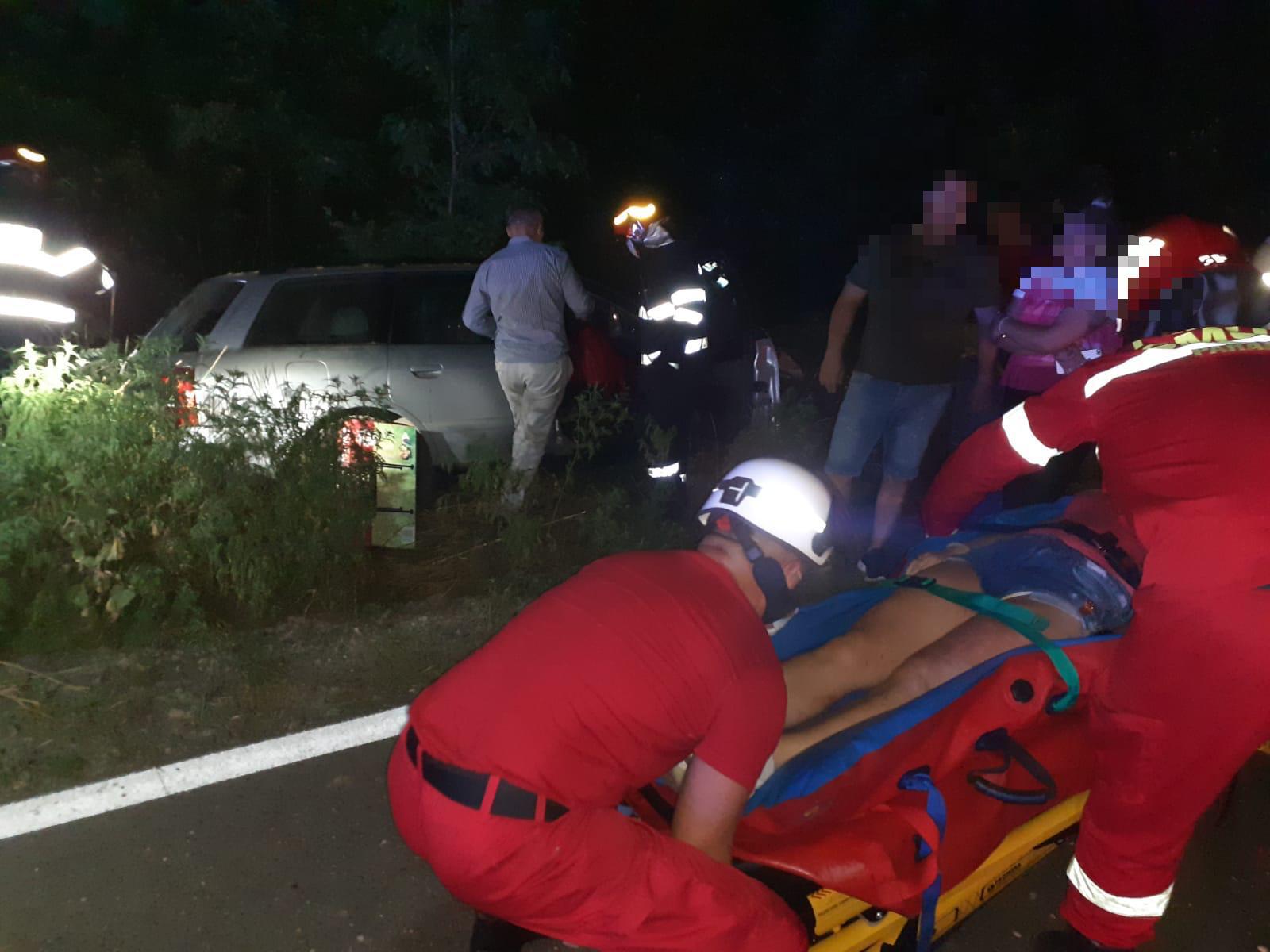 FOTO. Accident cu trei victime în județul Satu Mare, între o mașină și o căruță!