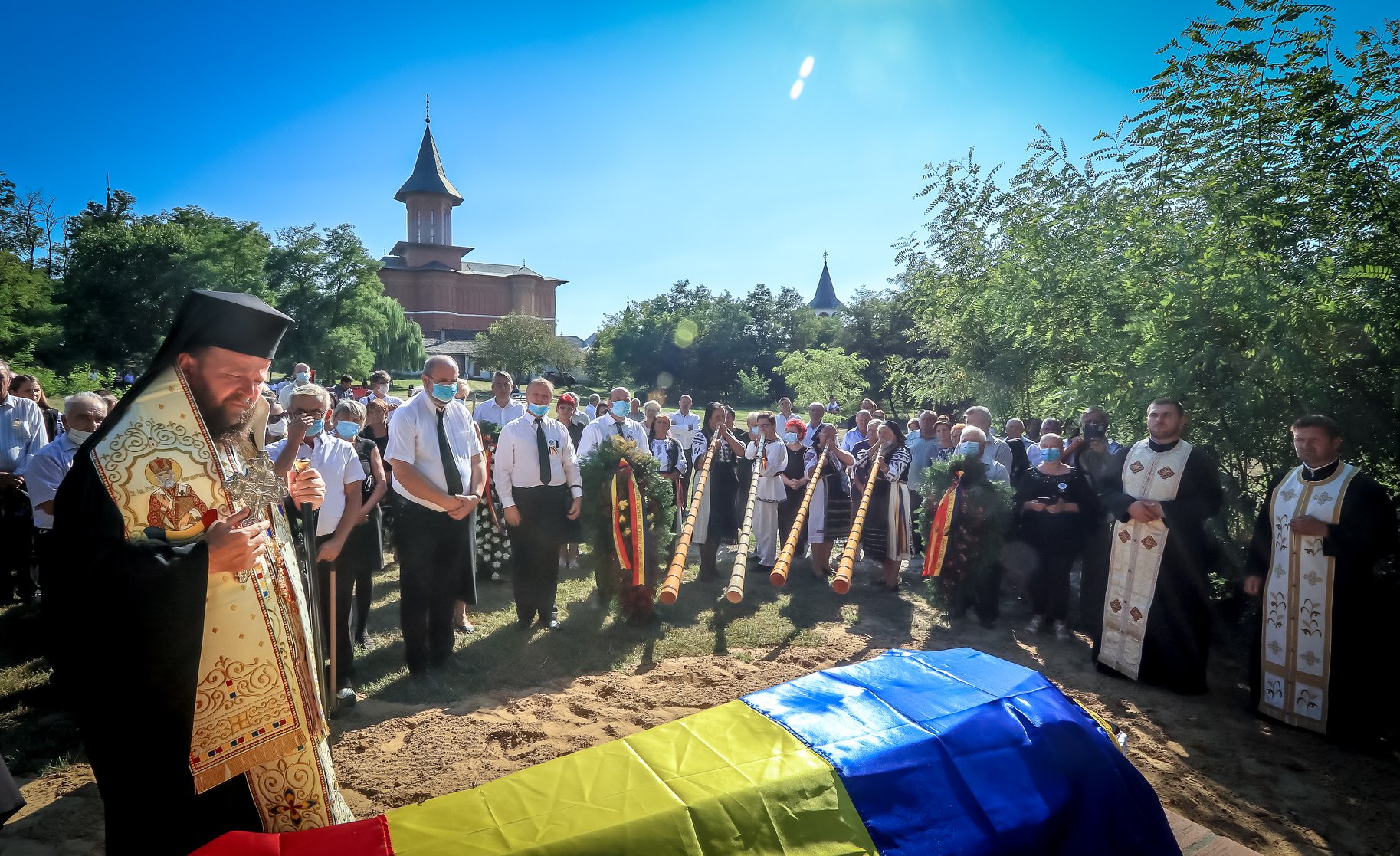 FOTOGALERIE. Ioan Bâtea, istoricul moților din Sătmar și Maramureș, înmormântat ca un erou