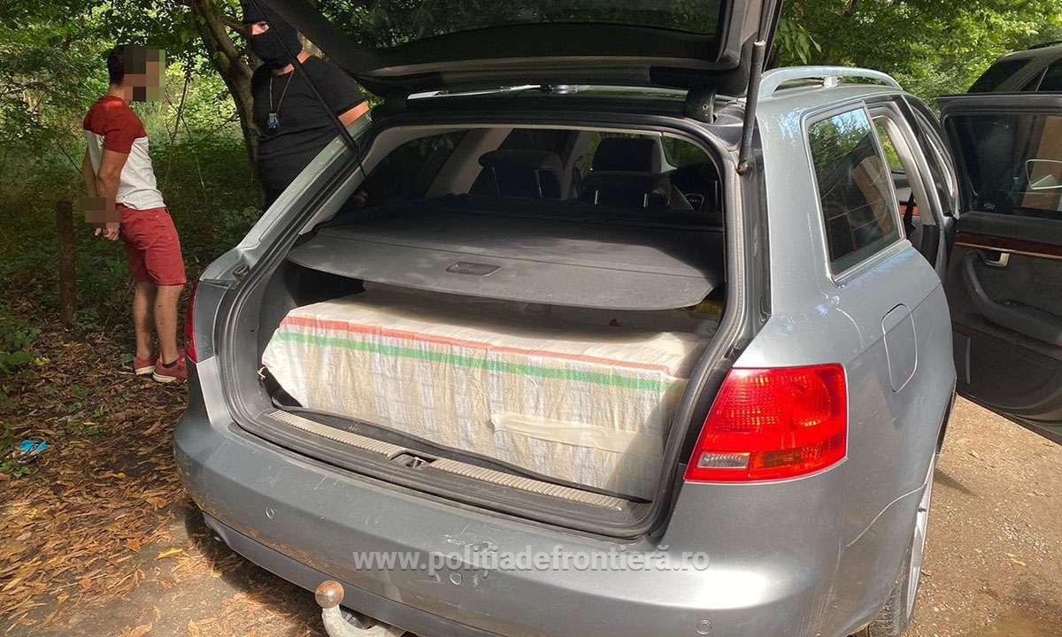 FOTO/VIDEO. Tânărul nici nu a încercat să ascundă marfa de contrabandă. A fost prins de polițiștii de frontieră