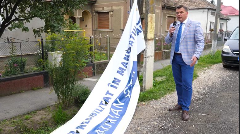 VIDEO. Războiul bannerelor la Satu Mare. Faza pe plângeri penale